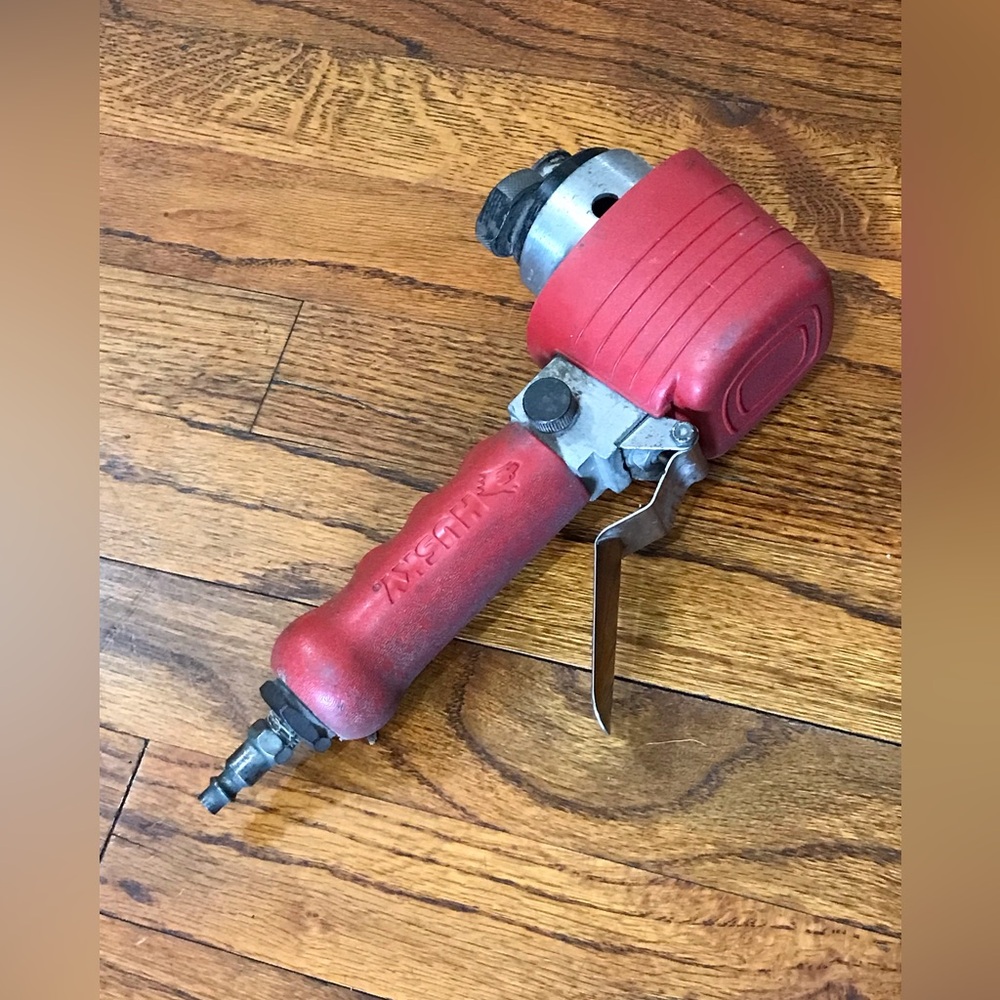 Husky 6" DA Model H4790 Dual Action Pneumatic Sander 6” Sanding Pad
Hand Tool